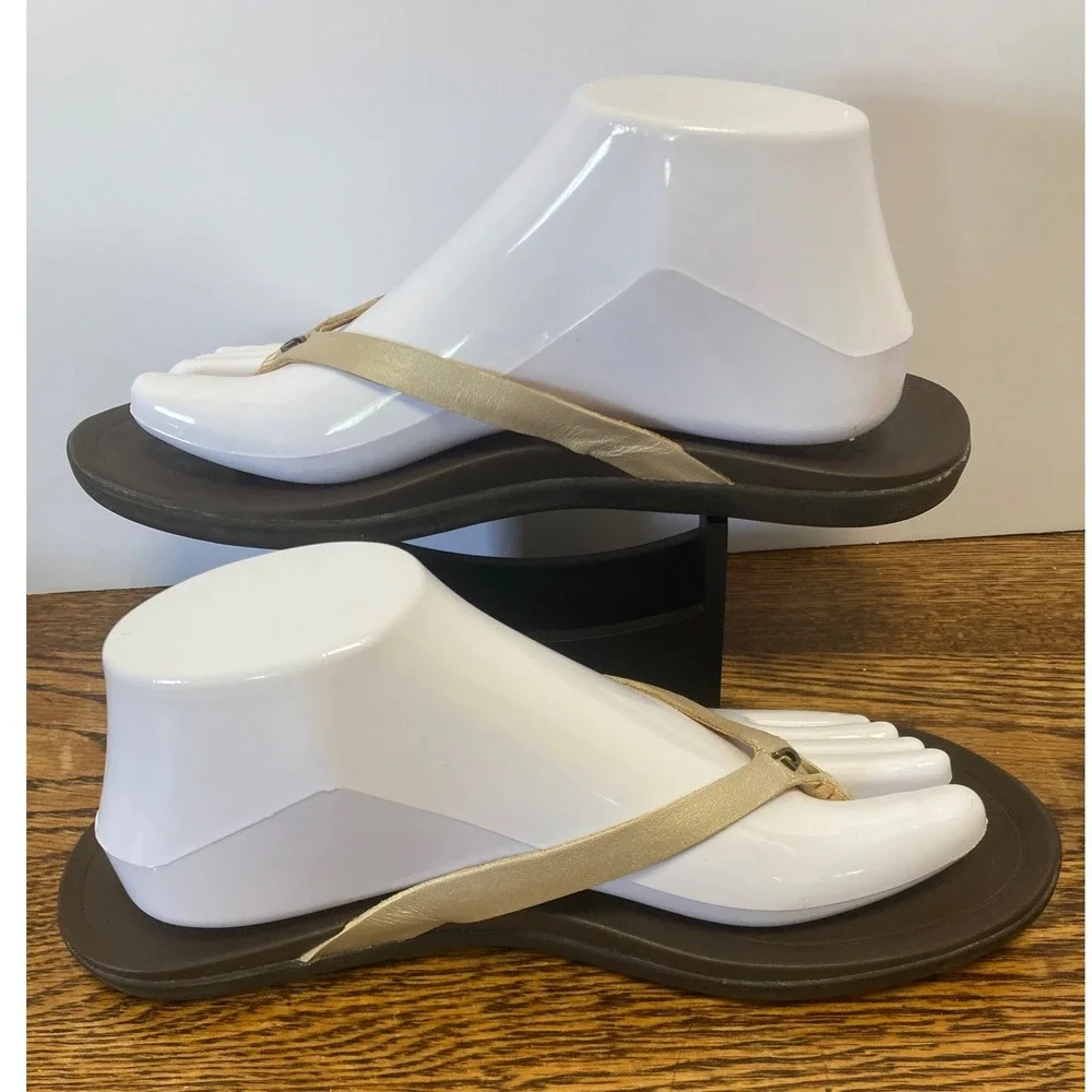 OluKai Ho'opio Leather Flip Flop Sandals Gold Brown Womens 9 20290-FA48 - Picture 2 of 7